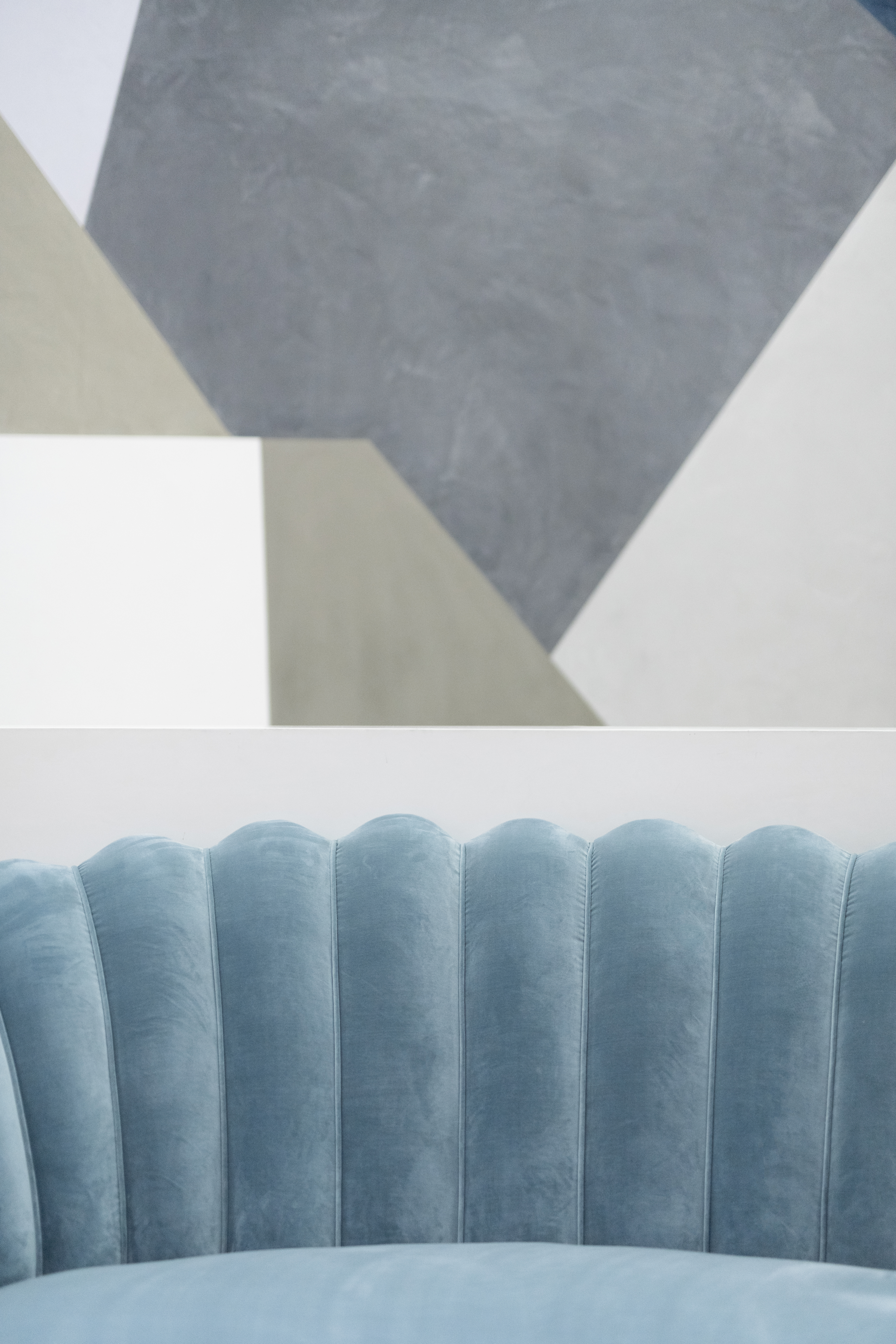 Redesign kavárny J&T Banky v&nbsp;Office centru Triniti; v&nbsp;původním námi navržené interiéru z&nbsp;r. 2011 byl vyměněný opotřebovaný mobiliář, nový image vychází ze stylu art-deco. Spoluautor: David Přikryl