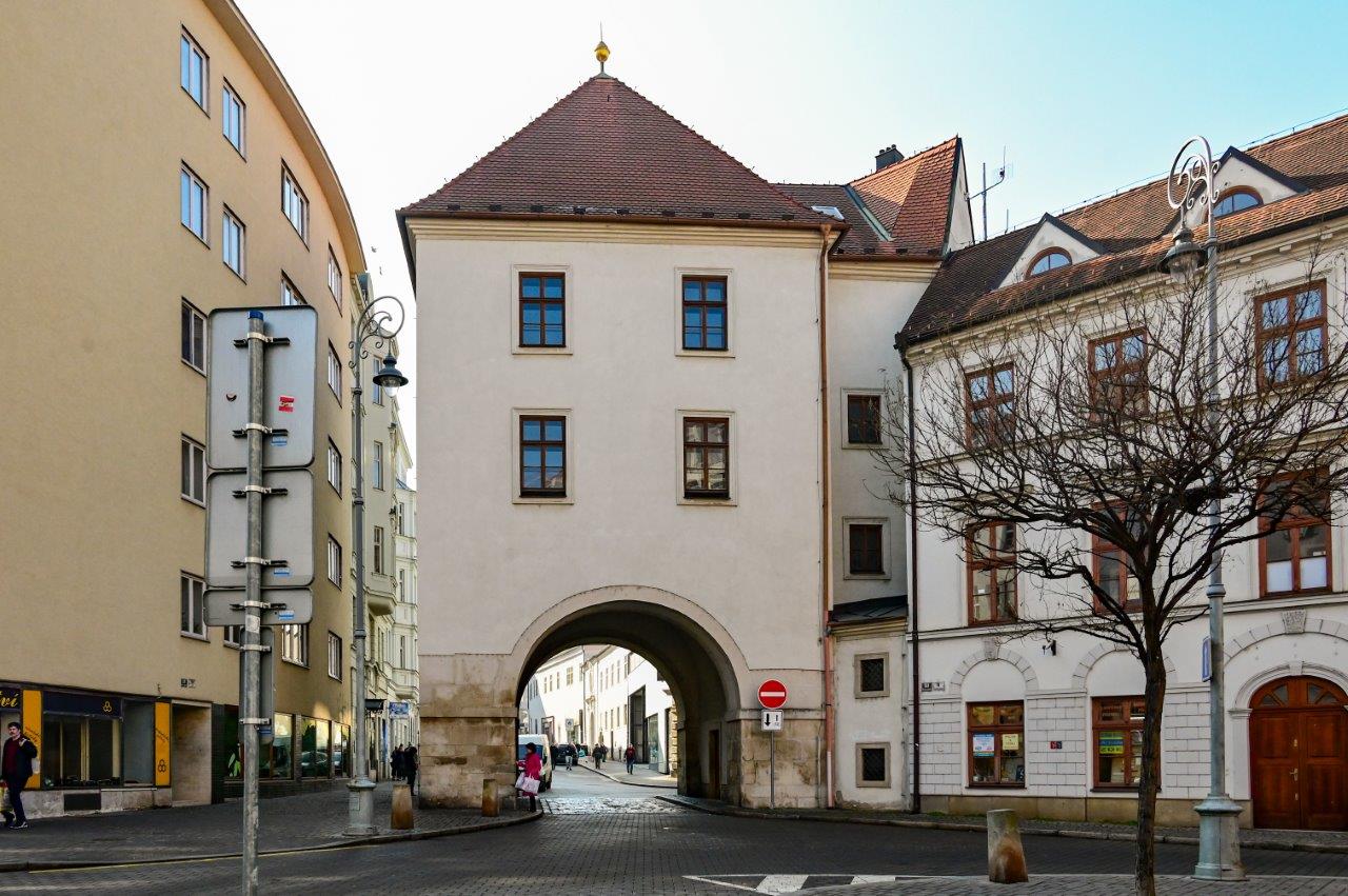 Měnínská brána – jak se měnila v&nbsp;čase?